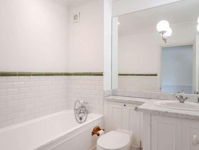 3 bed flat for sale