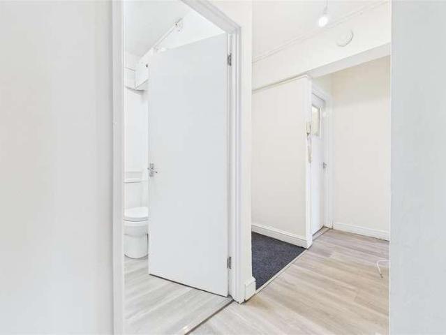3 bed flat for sale
