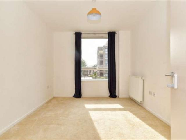 3 bed flat for sale