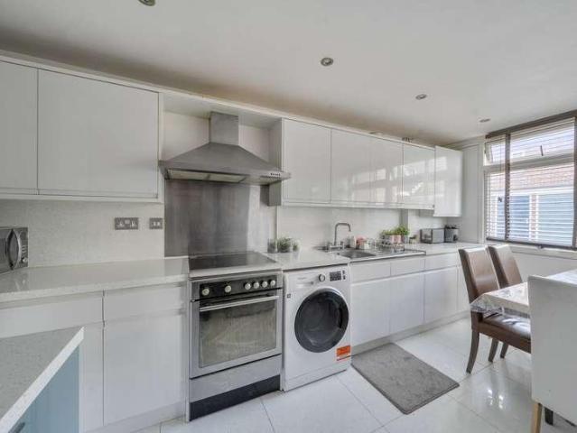 3 bed flat for sale