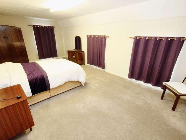 3 bed flat for sale