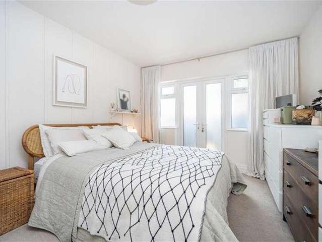 3 bed flat for sale