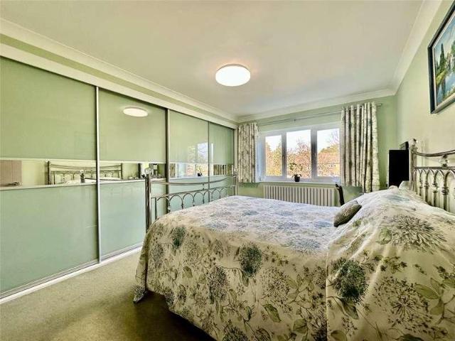 3 bed flat for sale