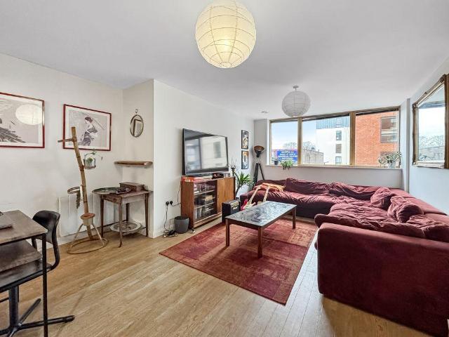 3 bed flat for sale