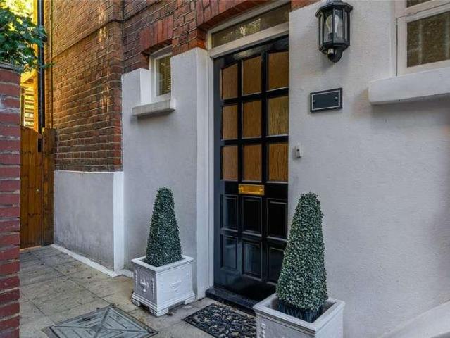 3 bed flat for sale
