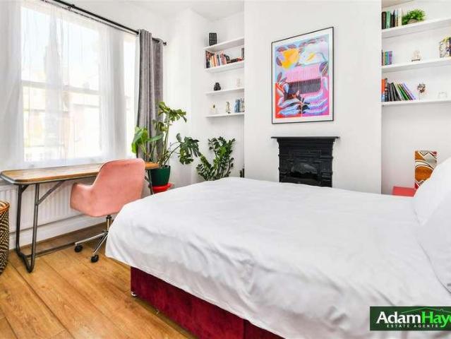 3 bed flat for sale