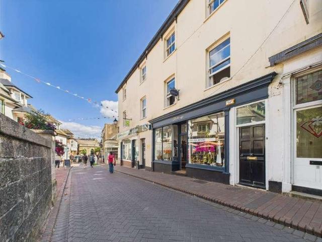 3 bed flat for sale