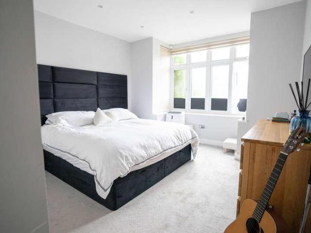 3 bed flat for sale