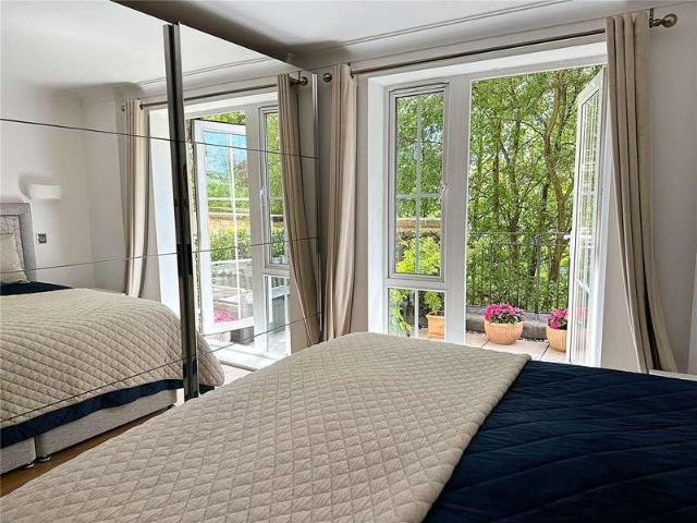 3 bed flat for sale