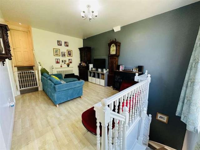 3 bed flat for sale