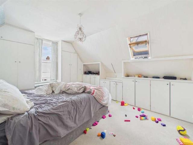 3 bed flat for sale