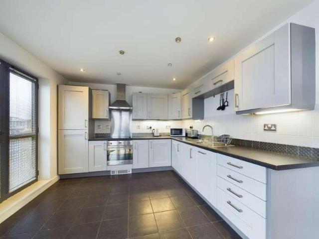 3 bed flat for sale