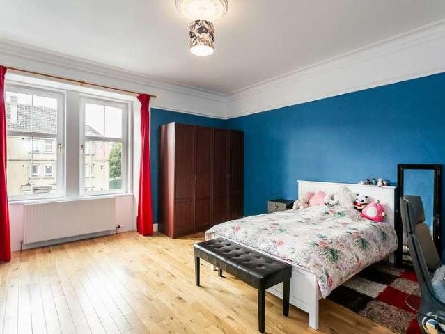 3 bed flat for sale