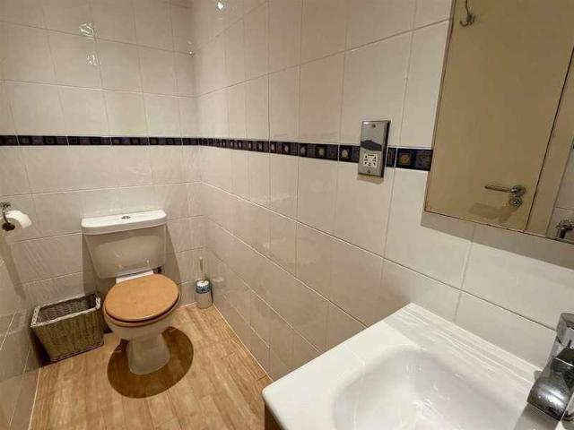3 bed flat for sale