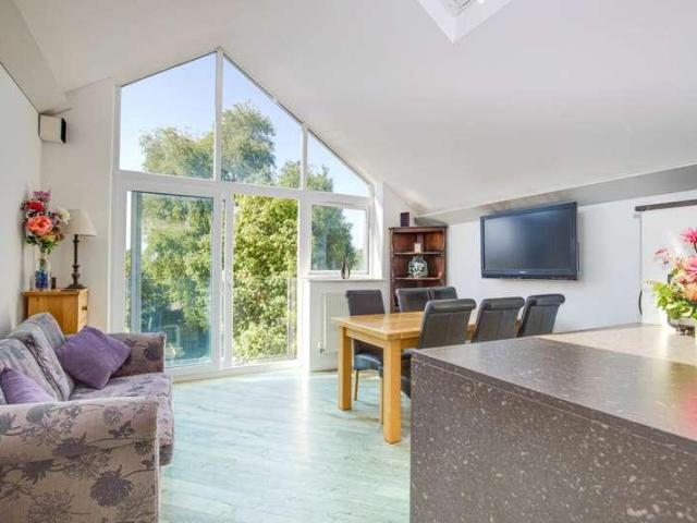 3 bed flat for sale