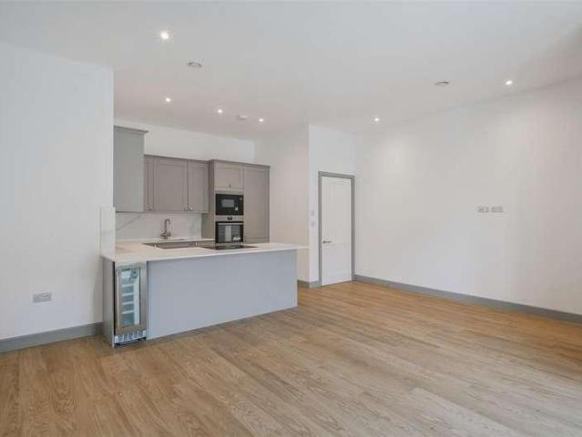 3 bed flat for sale