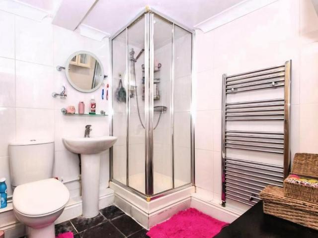 3 bed flat for sale
