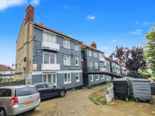 3 bed flat for sale