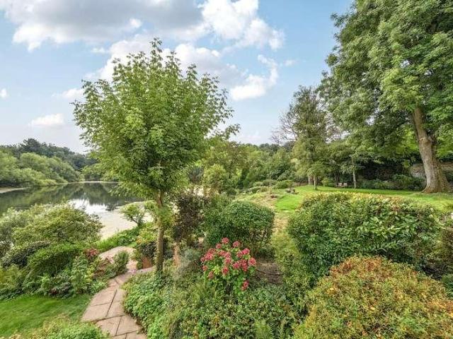 3 bed flat for sale
