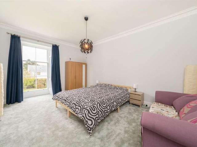 3 bed flat for sale