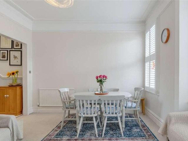 3 bed flat for sale