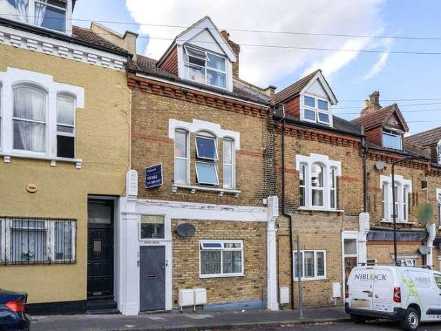 3 bed flat for sale