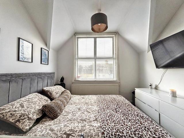 3 bed flat for sale