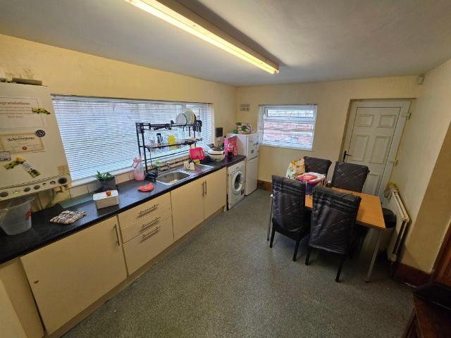 3 bed flat for sale