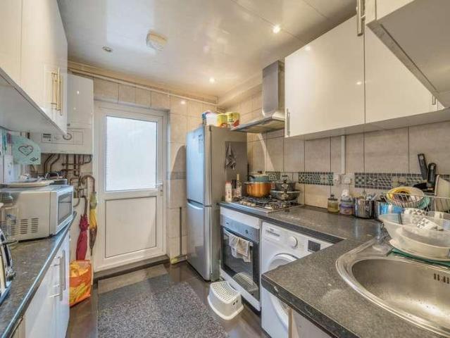 3 bed flat for sale