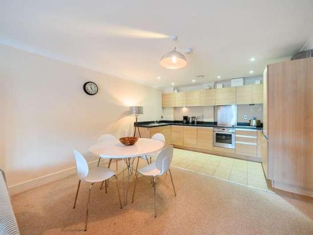 3 bed flat for sale