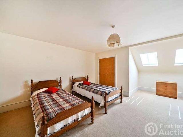3 bed flat for sale