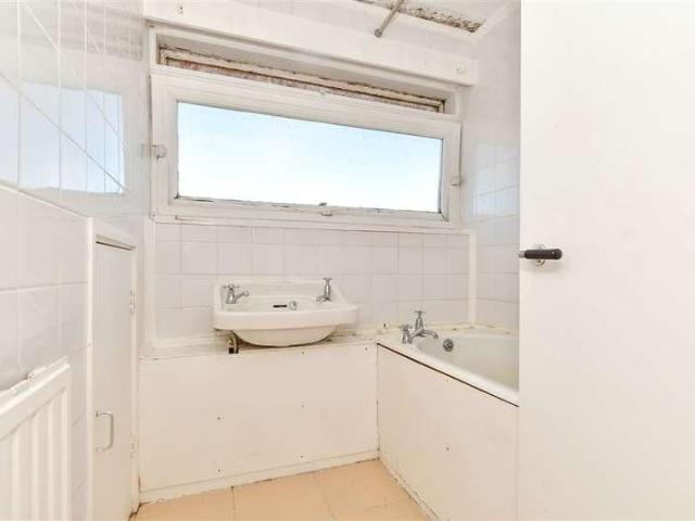 3 bed flat for sale