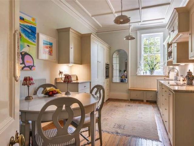 3 bed flat for sale