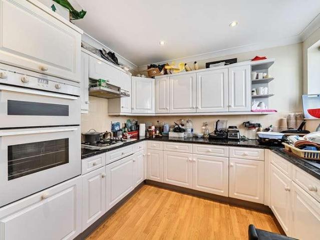 3 bed flat for sale