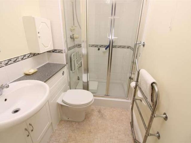 3 bed flat for sale