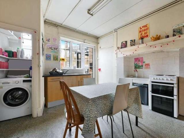 3 bed flat for sale