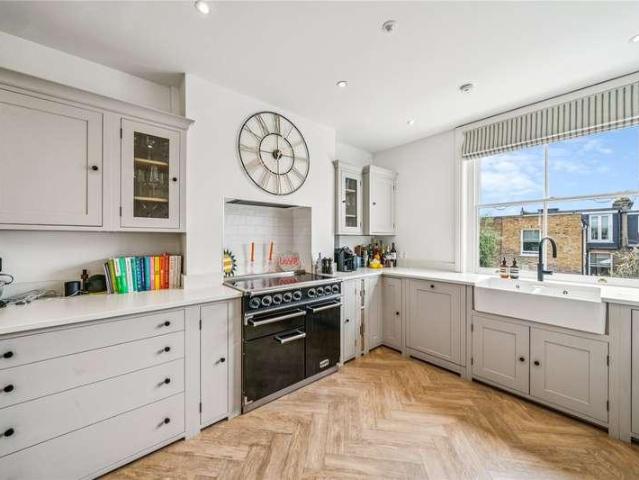 3 bed flat for sale