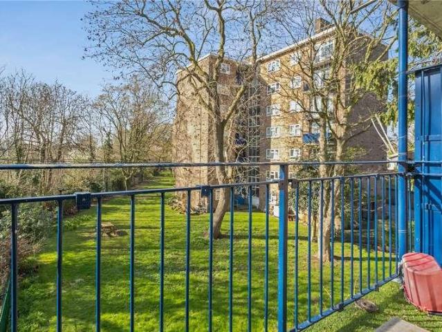 3 bed flat for sale