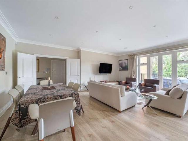 3 bed flat for sale