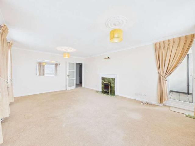 3 bed flat for sale