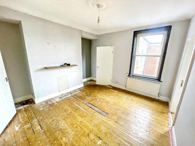 3 bed flat for sale