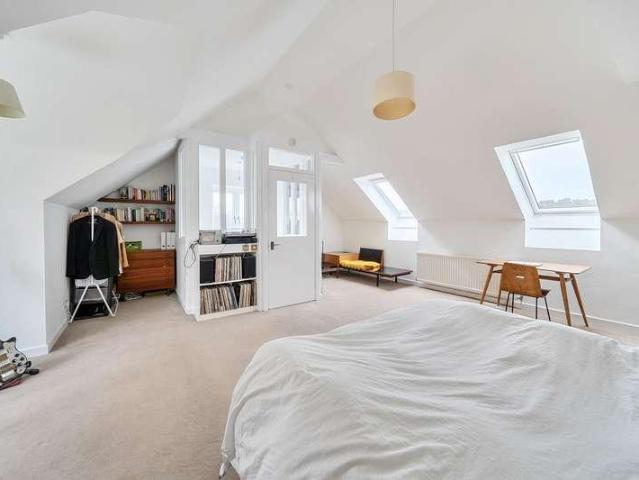 3 bed flat for sale