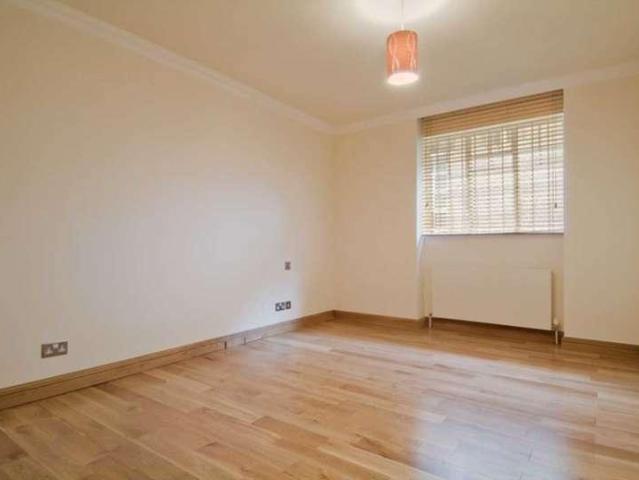 3 bed flat for sale