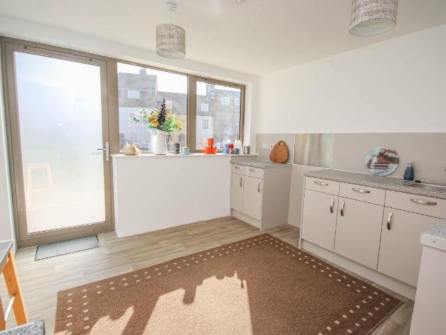 3 bed flat for sale