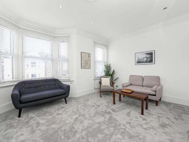3 bed flat for sale