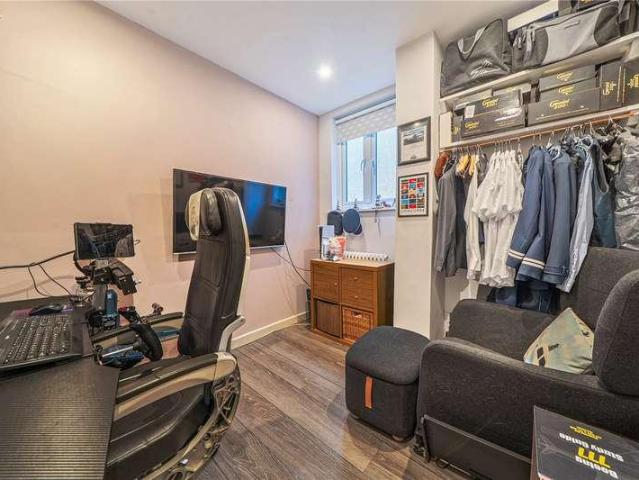 3 bed flat for sale
