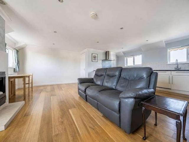 3 bed flat for sale