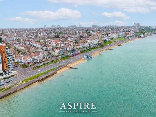 3 bed flat for sale