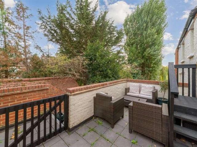 3 bed flat for sale