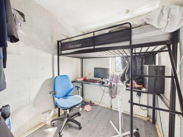 3 bed flat for sale